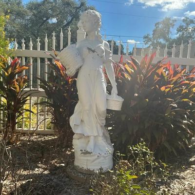 Solid Outdoor Concrete Woman Statue 