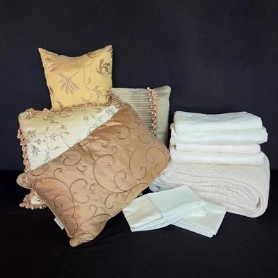 Queen Bedding With A Waterford Pillow