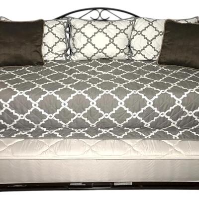 Twin-Size Daybed/Trundle Bed