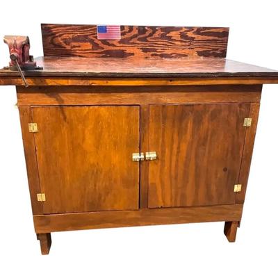 Garage Cabinet w Vice