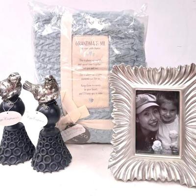 "Demdaco" Blanket and "Cape Craftsman" Frame & Finials