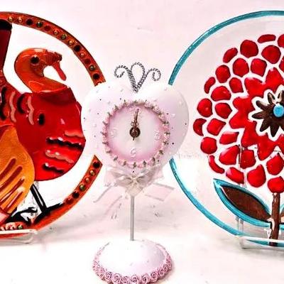 "Demdaco" Decorative Platters and a Decorative Clock