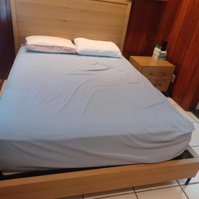 Sale Photo Thumbnail #91: adjustable bed