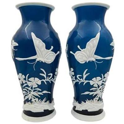 Sale Photo Thumbnail #12: Lot 011   
Antique Cameo Peking Glass Vases, Pair