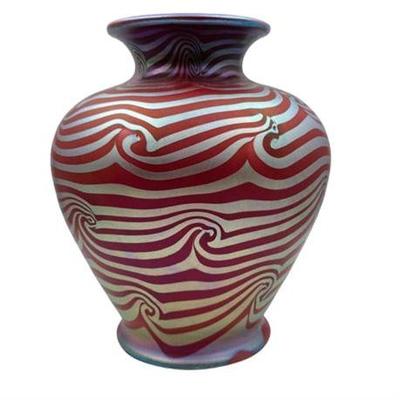 Sale Photo Thumbnail #44: Lot 043   
Durand Style Art Glass Vase