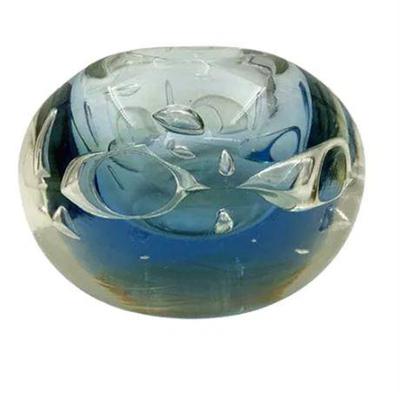 Sale Photo Thumbnail #17: Lot 016   
Dominick Labino Art Glass Spherical Vase 1973