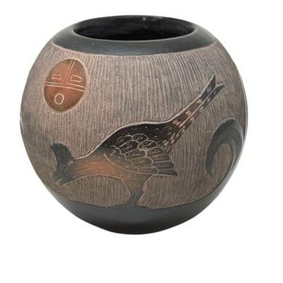 Sale Photo Thumbnail #25: Lot 024   
Corn Mosquino Santa Clara Pueblo Pot