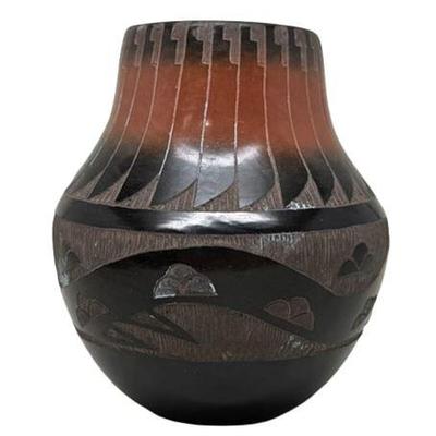 Sale Photo Thumbnail #24: Lot 023  
Santa Clara Pueblo Pot by Corn Moquino