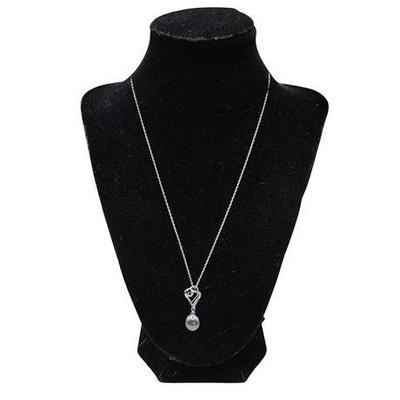 Lot 025   
Sterling Silver and Tahitian Black Pearl Necklace w/ Zirconia