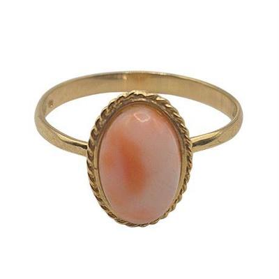 Lot 024   
18K Yellow Gold and Angel Coral Ring