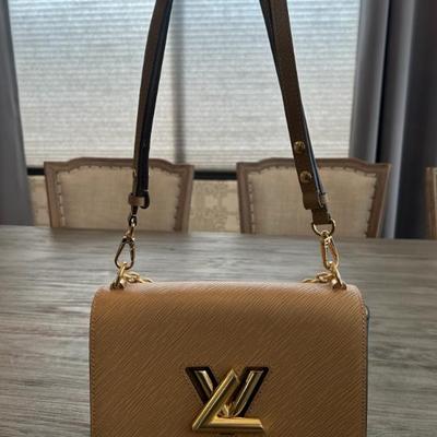 Sale Photo Thumbnail #648