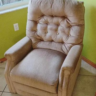 Vintage Beige Brown Recliner 32x29x39"