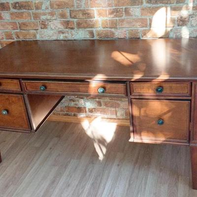 Desk 60x26x30 - 3 Drawers, 2 File Drawers