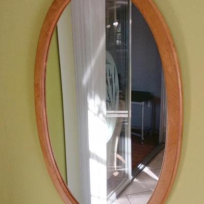 Oval Mirror With Wood Edge 22x35
