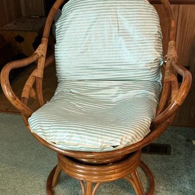 Rattan Swivel Chair