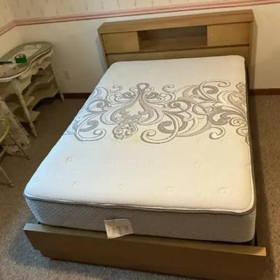 Mid-Century Modern Full-Size Bed Frame With Bed And Boxspring 