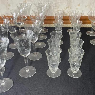 Flower Etched Wine Glass Set 