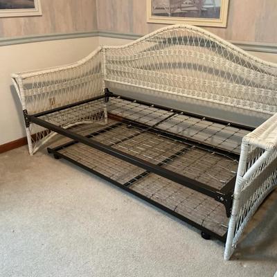 White Wicker Daybed with Trundle Frame