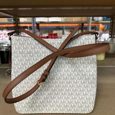 Sale Photo Thumbnail #110