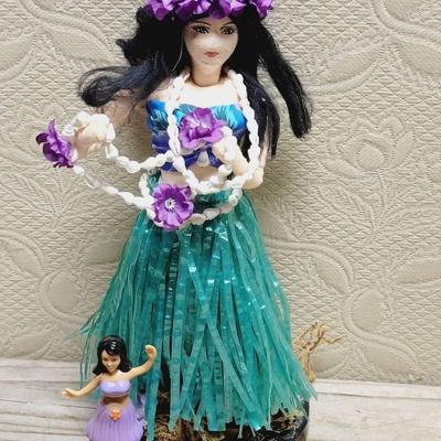 Hula Dancer 1 Is Solar Fun Hawaii Set - 2 Pieces