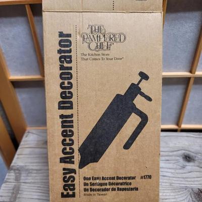 Pampered Chef Easy Accent Decorator 
