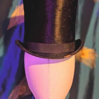 Boutez En Avant Dinner Top Hat