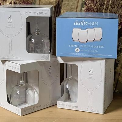 Wine Glass Collection: Red, White And Stemless Perfect For Upcoming Holidays 