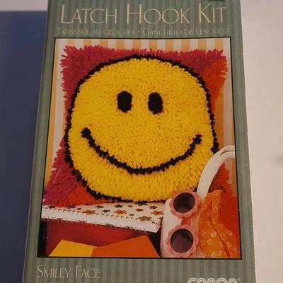 Caron Smiley Face Latch Hook Kit