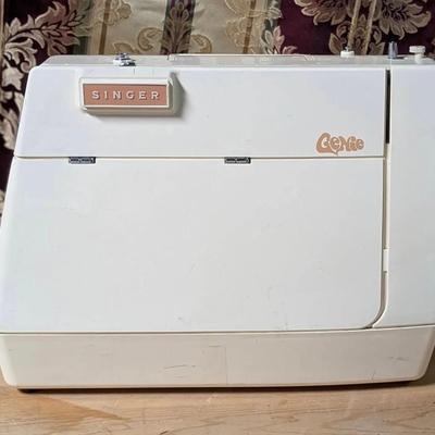 Singer Genie 354 Sewing Machine Vintage 