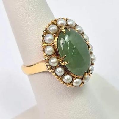 18K Gold Nephrite Jade Ring with 2.6mm Pearl Halo - Size 5.25