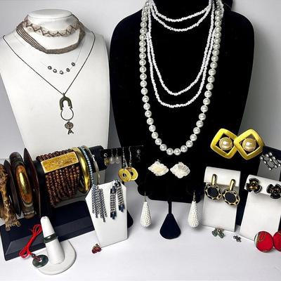 Vintage/Vintage-Style Costume Jewelry: Ralph Lauren, Monet & More 