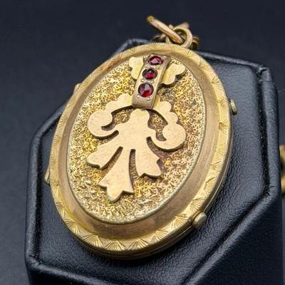 Antique Victorian Mourning Locket Jewelry