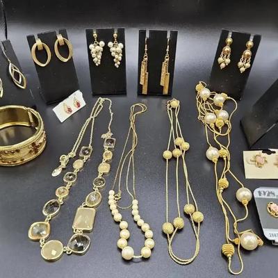 Elegant Gold-Tone Jewelry Collection – Necklaces, Earrings & Bracelet