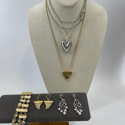 Sale Photo Thumbnail #212