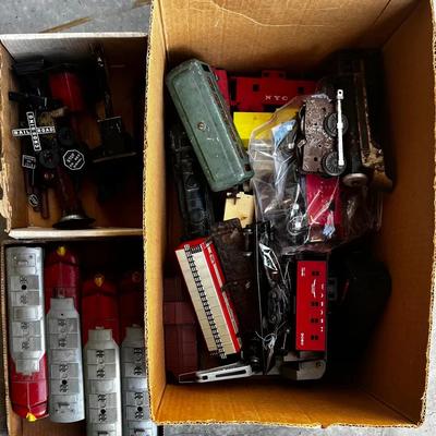 Box Lot Of Train Engines Cars & Accessories - Marx, Lionel And More #3