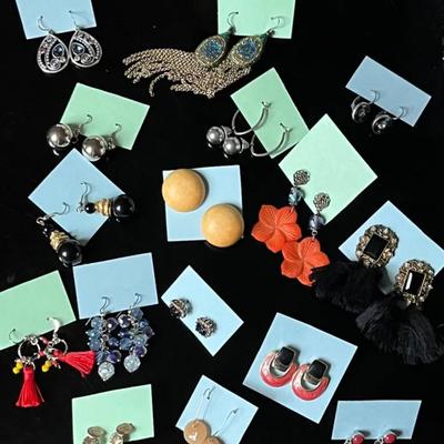 Costume Earrings (16)