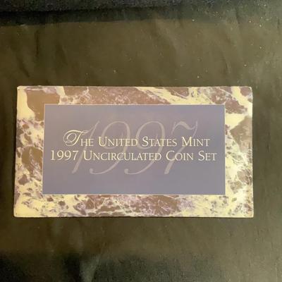 The United States Mint - 1997 Uncirculated Coin Set 