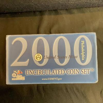 2000 – United States Mint Uncirculated Coin Set – Philadelphia And Denver