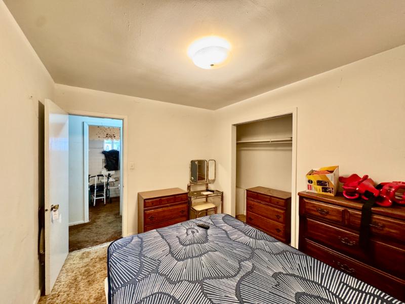 Sale Photo Thumbnail #33