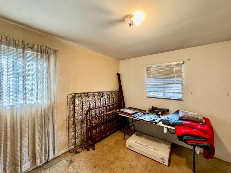 Sale Photo Thumbnail #26