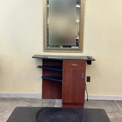 Salon Station w/ Mirror, Decor and Mat