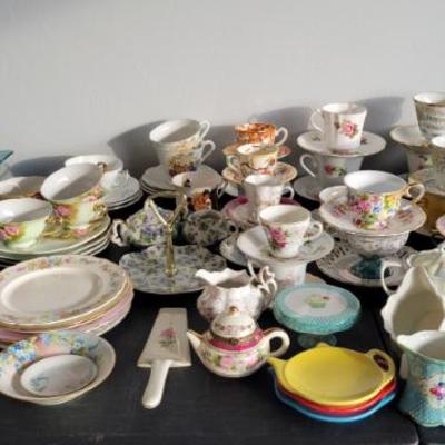 Sale Photo Thumbnail #208: Cup and Saucer Sets