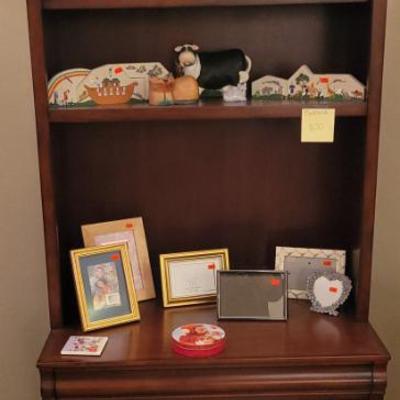 Sale Photo Thumbnail #101: Book Shelf