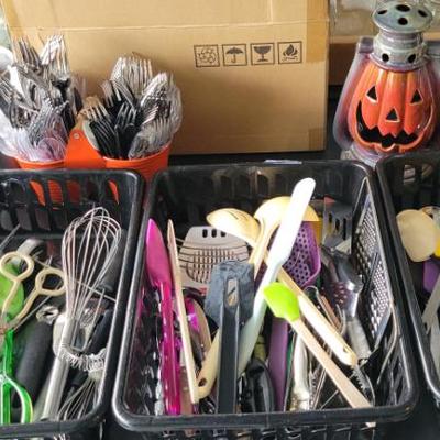 Sale Photo Thumbnail #235: Kitchen Utensils 