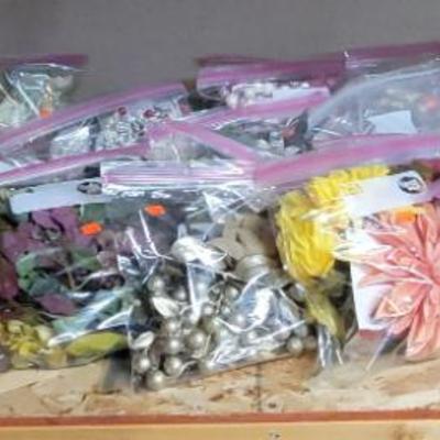 Sale Photo Thumbnail #142: Bagged Decor 