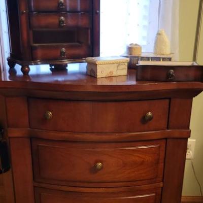 Sale Photo Thumbnail #71: Broyhill Night Stand 