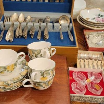 Sale Photo Thumbnail #22: Flatware and and Vintage Serving Sets