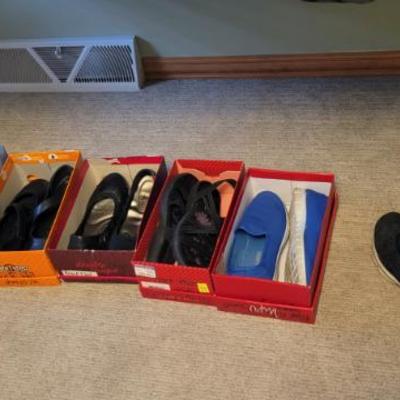 Sale Photo Thumbnail #60: Shoes: Sizes 10 - 11