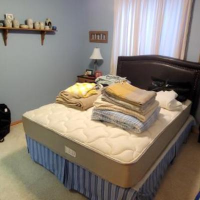 Sale Photo Thumbnail #111: Basement Bedroom 