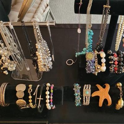 Sale Photo Thumbnail #249: Bracelets 